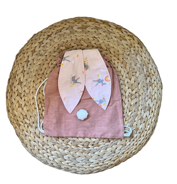 Le sac à dos oreilles de lapin