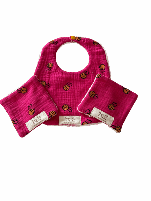 Bavoir et ses lingettes assorties